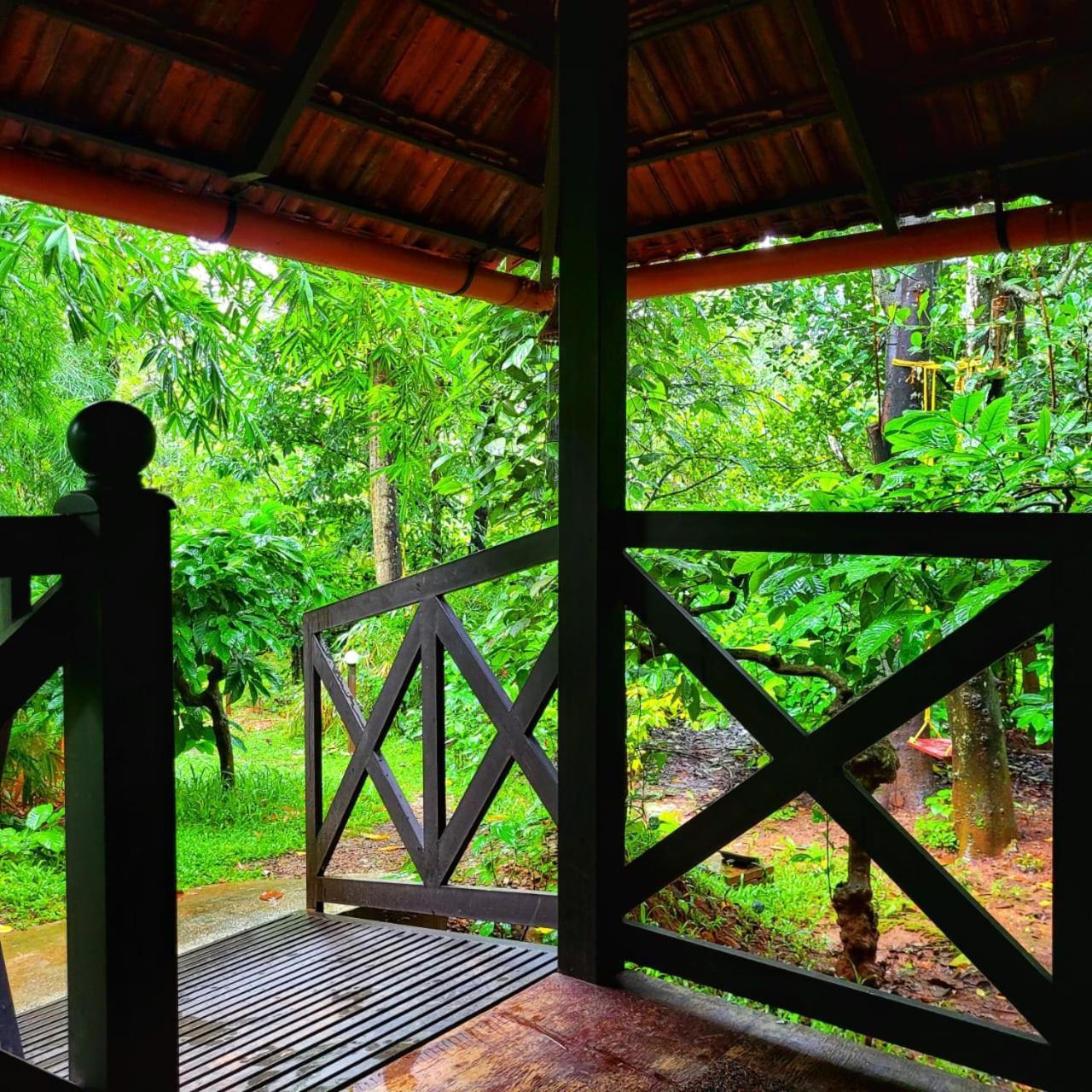 Greens Tree House & Wood House Sultan Bathery Exterior photo