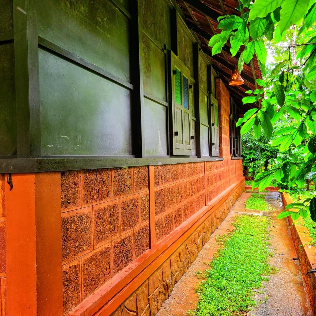 Greens Tree House & Wood House Sultan Bathery Exterior photo